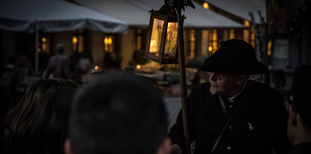 wuerzburger-nachtwaechter-marktplatz-bei-nacht